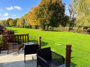 Riverbank Lodge